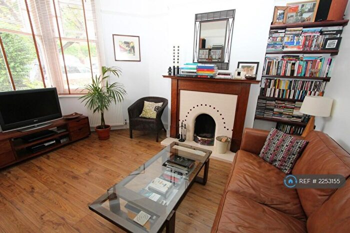 2 Bedroom Flat To Rent In Alexandra Gardens, London, N10