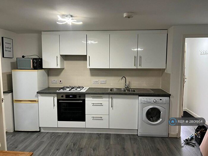 2 Bedroom Flat To Rent In Hatfield Close, Corby, NN18