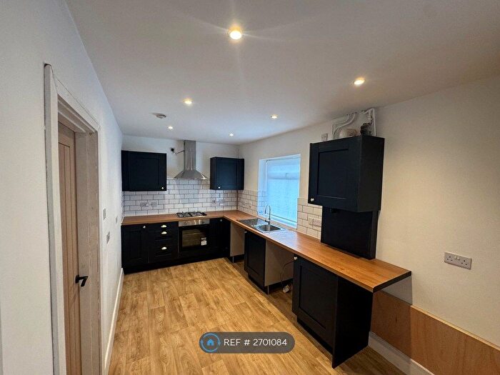 2 Bedroom End Of Terrace House To Rent In Throstle Road, Leeds, LS10