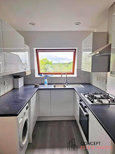 2 Bedroom Apartment To Rent In Weihurst Court, Carshalton Road, Sutton, Surrey, SM1