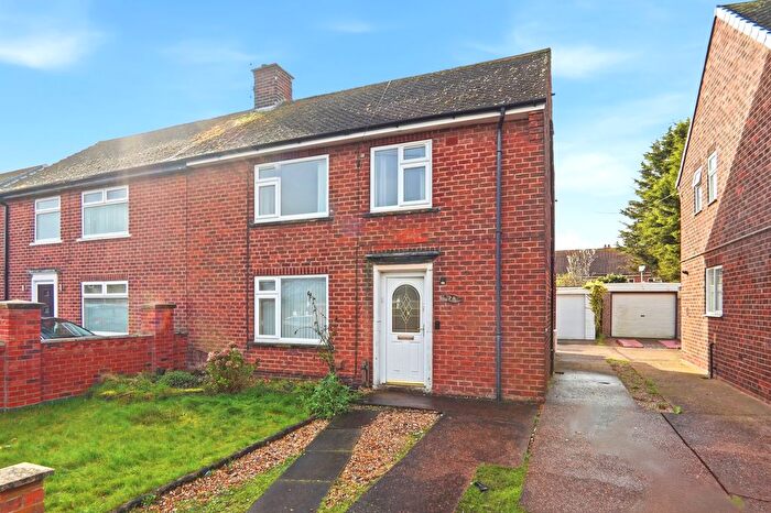 3 Bedroom Semi Detached House For Sale In Sandrock Road, Harworth, Doncaster, DN11