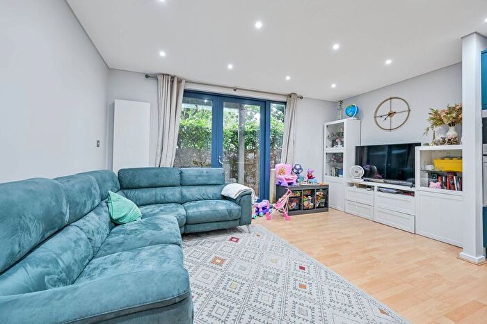 2 Bedroom Flat For Sale In Osier Lane, Greenwich Millennium Village, London, SE10