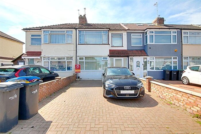 3 Bedroom Terraced House For Sale In Albany Park Avenue, Enfield, EN3