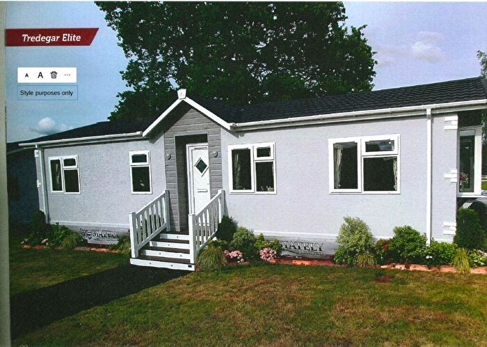 2 Bedroom Park Home For Sale In Dursley Vale Park, Cam, GL11