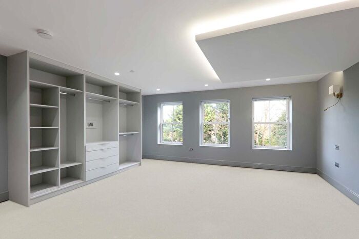 6 Bedroom Detached House To Rent In Burgess Wood Road South, Beaconsfield, Buckinghamshire, HP9