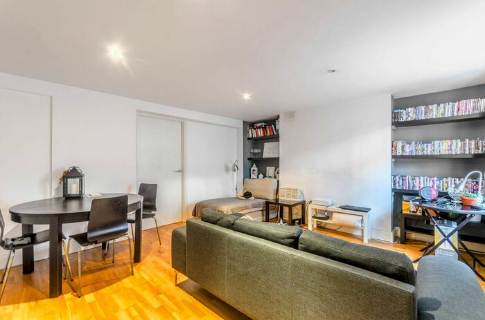 1 Bedroom Flat To Rent In Caledonian Road, Barnsbury, London, N1