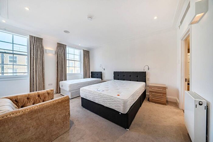 3 Bedroom Flat To Rent In Gloucester Place, Marylebone, London, W1U