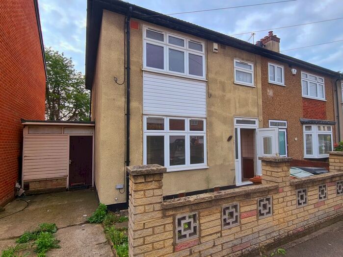 3 Bedroom End Of Terrace House To Rent In Sutherland Road, London, Greater London, E17
