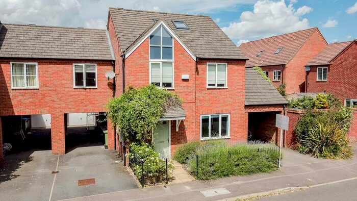 5 Bedroom Link Detached House To Rent In Dalegarth Way, Milton Keynes, Buckinghamshire, Milton Keynes, MK10