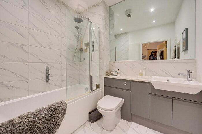 1 Bedroom Flat For Sale In Desvignes Drive, Hither Green, London, SE13