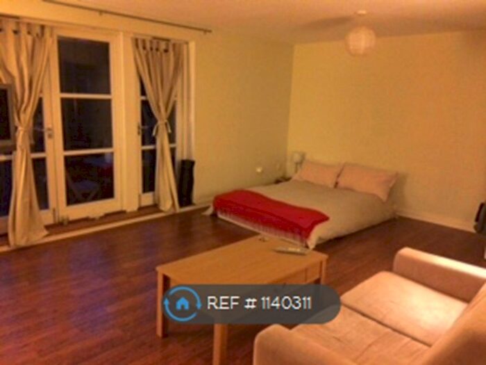 Studio To Rent In Becklow Road, London, W12