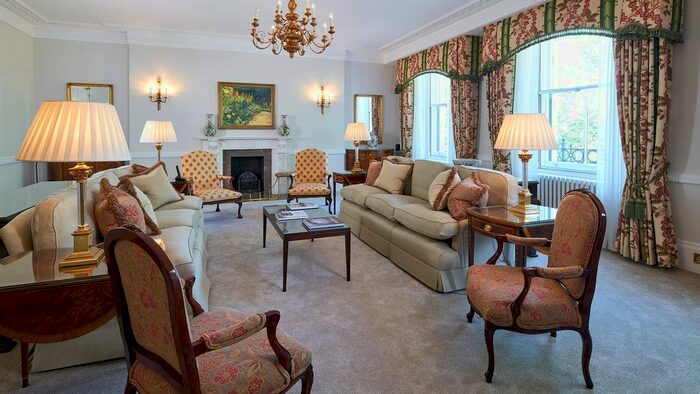 3 Bedroom Flat To Rent In Hyde Park Gate, London, SW7