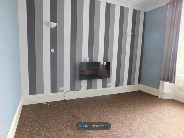 2 Bedroom Flat To Rent In Strathmartine Road, Dundee, DD3