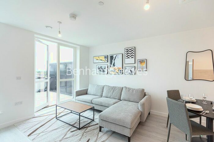 2 Bedroom Flat To Rent In Carnation Gardens, Hayes, UB3