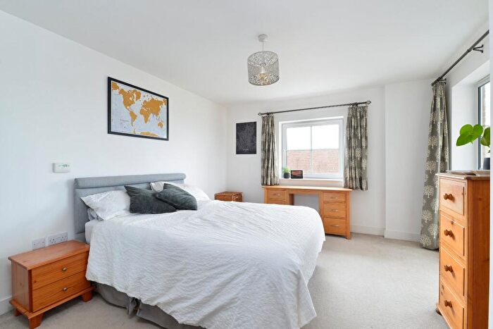 1 Bedroom Flat For Sale In Flambard Way, Godalming, Surrey, GU7