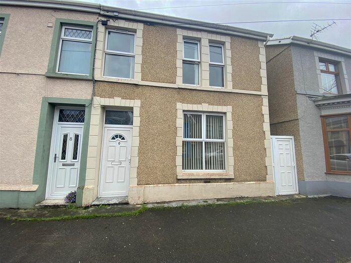 4 Bedroom Terraced House To Rent In Station Road, Ammanford, SA18