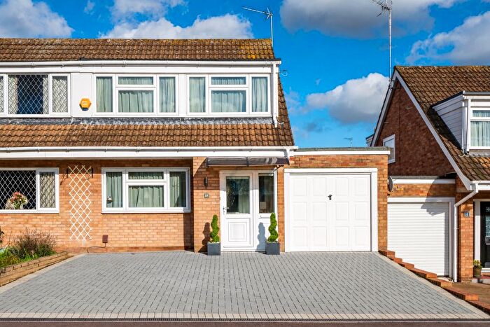 3 Bedroom Semi Detached House For Sale In Pinks Hill, Swanley, Kent, BR8