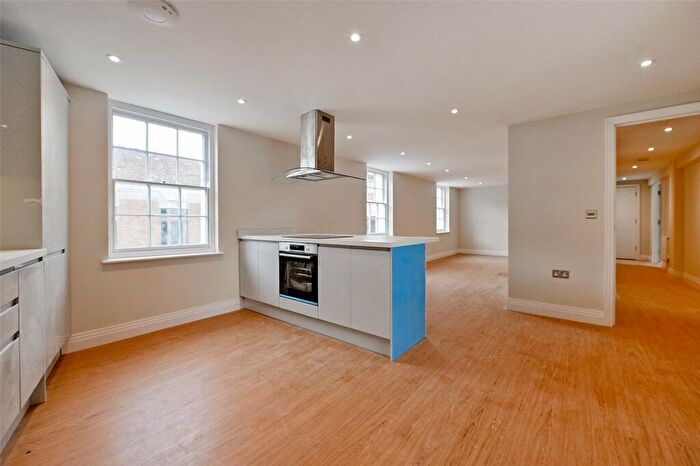 3 Bedroom Apartment To Rent In A Peascod Street, Windsor, Berkshire, SL4