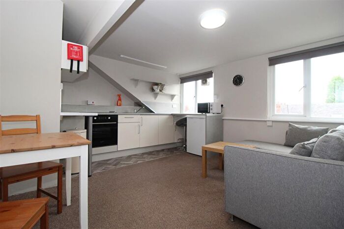 1 Bedroom Flat To Rent In Chandos Terrace, Leeds, LS8