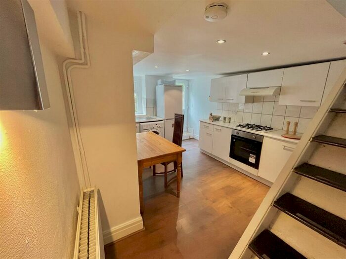 3 Bedroom Private Hall To Rent In Aberdeen Road, Lancaster, LA1