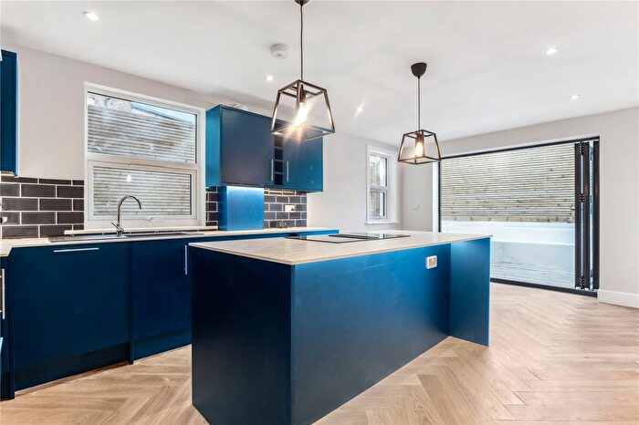 2 Bedroom Maisonette To Rent In Shrubbery Road, London, SW16