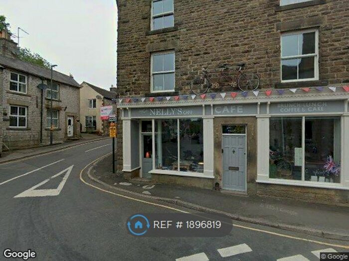 3 Bedroom Flat To Rent In Bank Square, Tideswell, Buxton, SK17