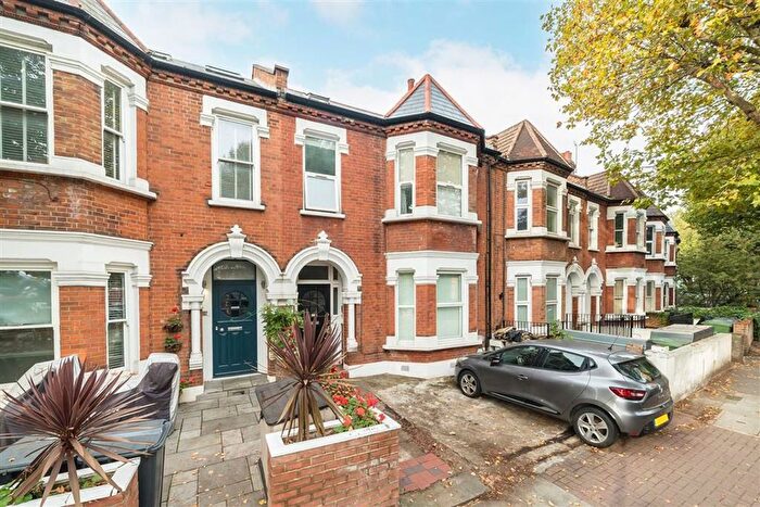 2 Bedroom Flat For Sale In Cavendish Road, Clapham, SW12
