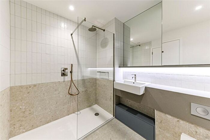 2 Bedroom Apartment To Rent In Ribbon Lane, London, NW2