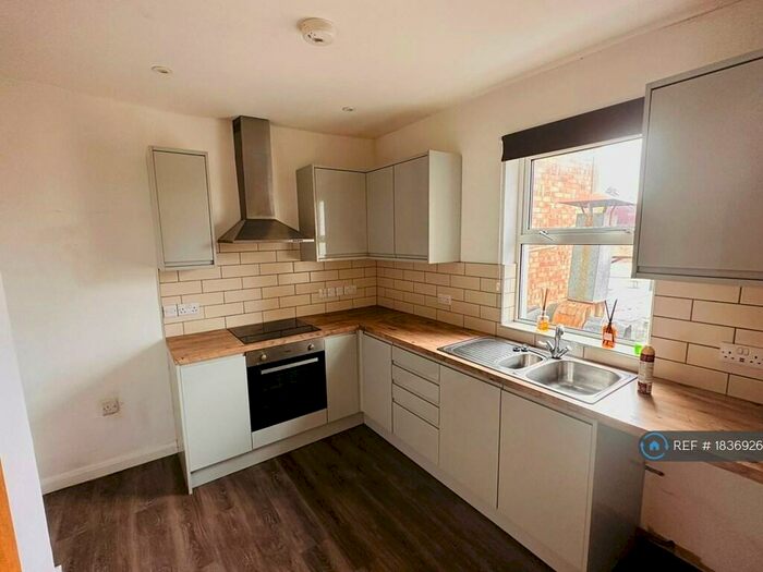 2 Bedroom Flat To Rent In High Street, Melksham, SN12