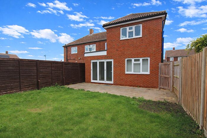 2 Bedroom Ground Maisonette For Sale In Milestone Road, Hitchin, SG5