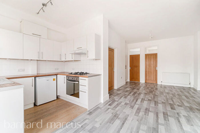 2 Bedroom Flat To Rent In Tolworth Rise South, Tolworth, KT5