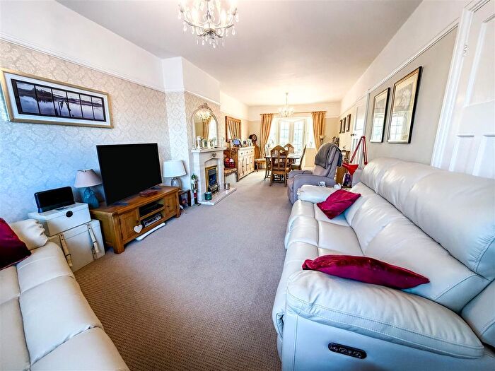 3 Bedroom Semi-Detached House For Sale In Foreland Avenue, Margate, CT9 - Photo 3