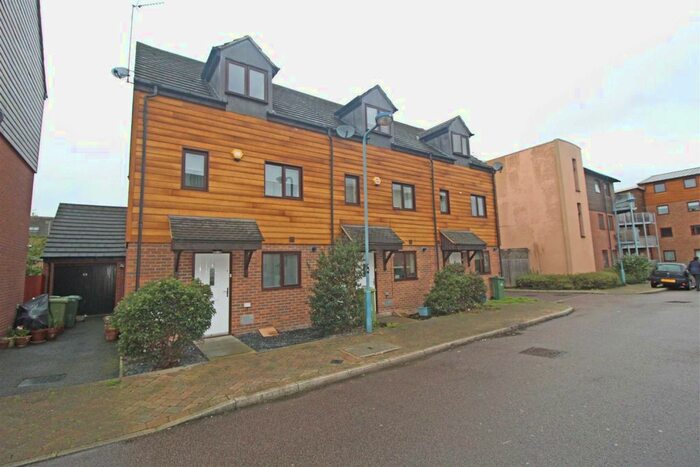 4 Bedroom Town House To Rent In Bicton Chase, Broughton, Milton Keynes, MK10