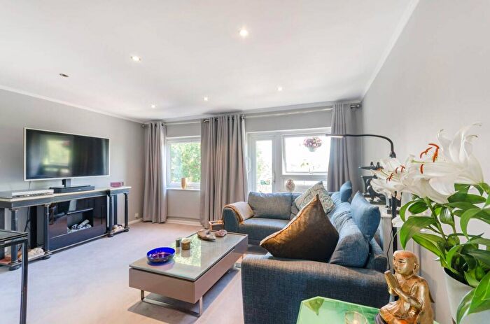 3 Bedroom Flat For Sale In Vicarage House, Kingston, Kingston Upon Thames, KT1