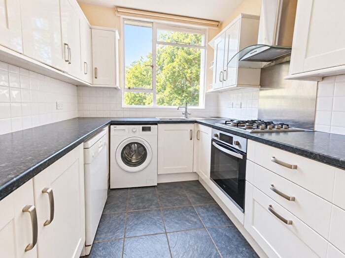 4 Bedroom Flat To Rent In Great Percy Street, London, WC1X