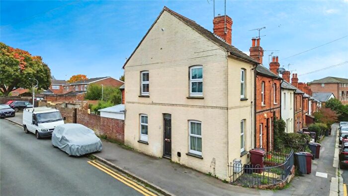 2 Bedroom End Of Terrace House For Sale In Collis Street, Reading, Berkshire, RG2
