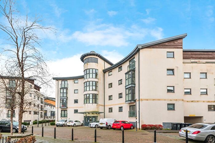 2 Bedroom Flat For Sale In Pasteur Drive, Swindon, Wiltshire, SN1