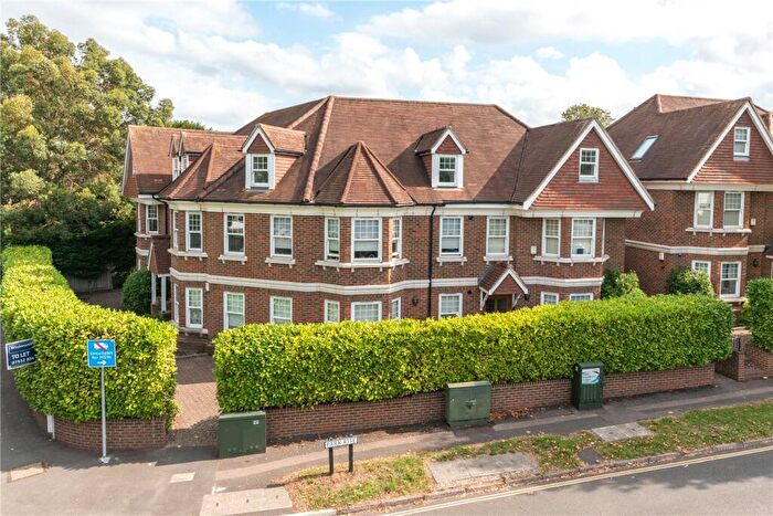 2 Bedroom Apartment To Rent In Park Rise, Leatherhead, Surrey, KT22