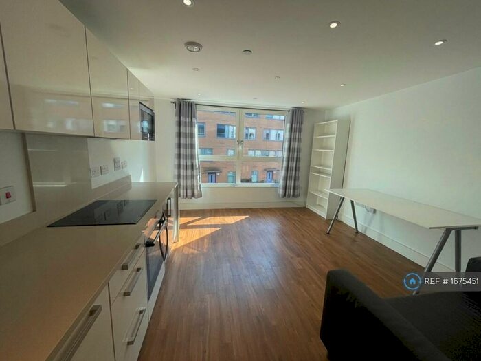 Studio To Rent In Queensland Road, London, N7