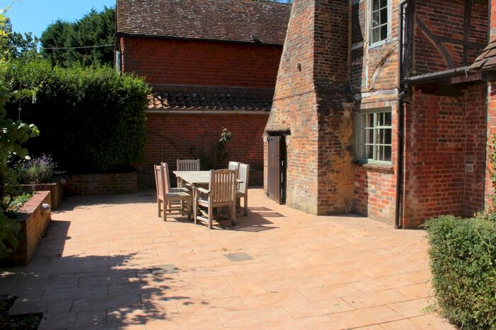5 Bedroom Farmhouse To Rent In Knowle Lane, Cranleigh, GU6