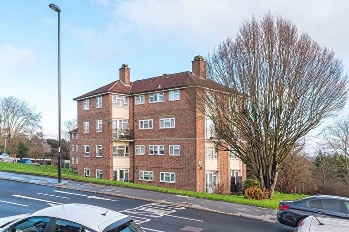 3 Bedroom Flat For Sale In South Norwood Hill, South Norwood, London, SE25