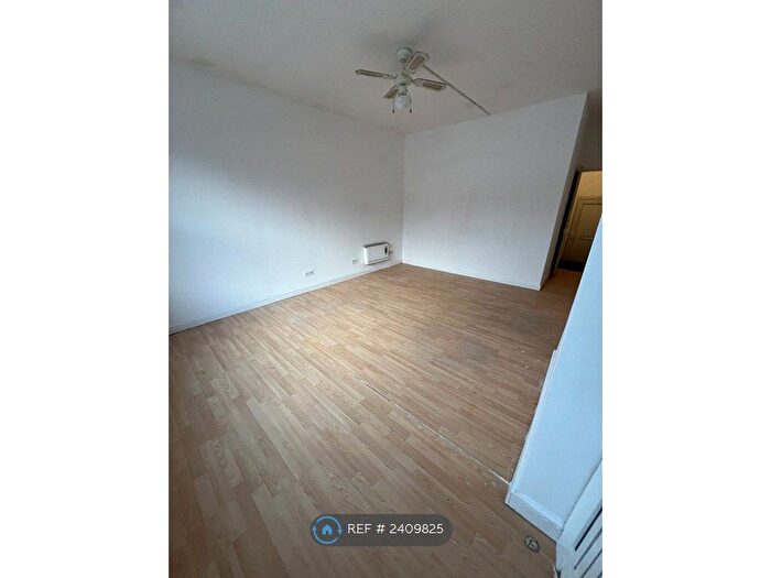 2 Bedroom Flat To Rent In Wellgate, Rotherham, S60