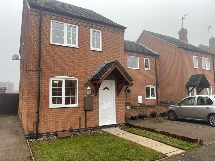 2 Bedroom Town House To Rent In Phillip Drive, Glen Parva, Leicester, LE2