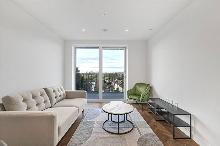 2 Bedroom Flat To Rent In Bower House, Hendon, NW9