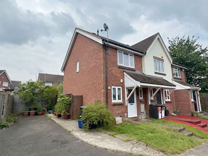 2 Bedroom Semi-Detached House For Sale In Richmond Drive, Gravesend, DA12