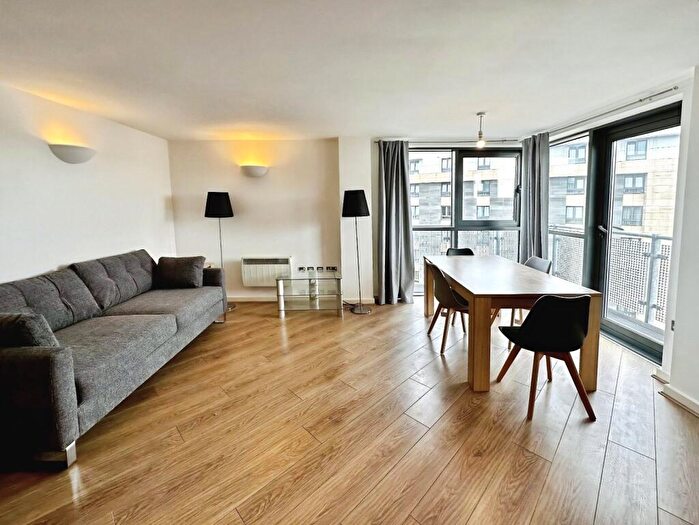 2 Bedroom Flat To Rent In City Walk, Leeds, West Yorkshire, LS11