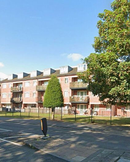 1 Bedroom Flat To Rent In The Croft, Hounslow, TW5