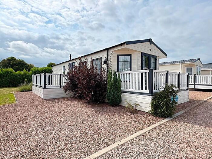 2 Bedroom Mobile Home For Sale In Trumpet, HR8