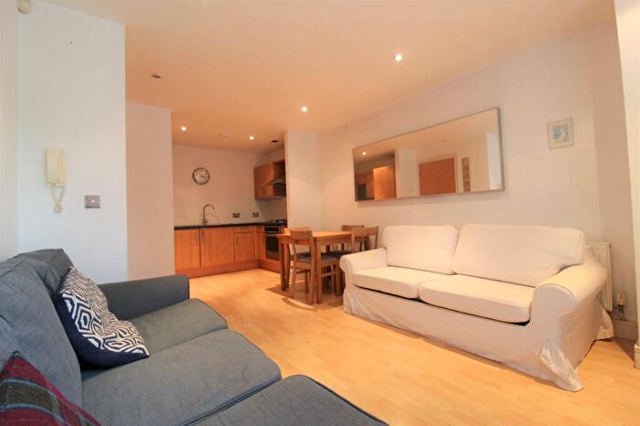 1 Bedroom Flat To Rent In Admiral Court, Brewery Wharf, Leeds, LS10