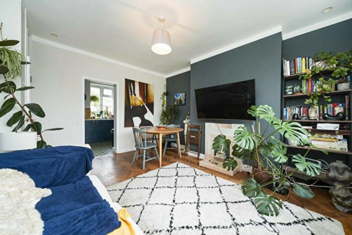 3 Bedroom Flat To Rent In Whiston Road, Broadway Market, E2